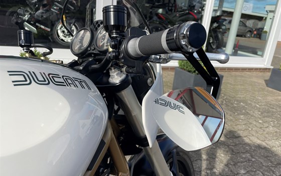Umgebautes Motorrad Ducati Monster 1000 von Claus Carstens Zweiradhandel - Bild 3 Umgebautes Motorrad Ducati Monster 1000 von Claus Carstens Zweiradhandel - Bild 3