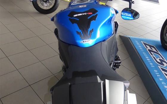 Umgebautes Motorrad Suzuki GSX-S1000 von Reimo-Reinhard Motorrad GmbH - Bild 6 Umgebautes Motorrad Suzuki GSX-S1000 von Reimo-Reinhard Motorrad GmbH - Bild 6