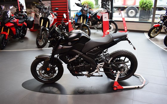 Umgebautes Motorrad Yamaha MT-125 von Zweiradzentrum Rhein-Ruhr West GmbH - Bild 8 Umgebautes Motorrad Yamaha MT-125 von Zweiradzentrum Rhein-Ruhr West GmbH - Bild 8
