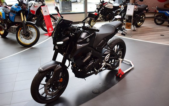 Umgebautes Motorrad Yamaha MT-125 von Zweiradzentrum Rhein-Ruhr West GmbH - Bild 9 Umgebautes Motorrad Yamaha MT-125 von Zweiradzentrum Rhein-Ruhr West GmbH - Bild 9