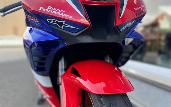 Umgebautes Motorrad Honda CBR1000RR Fireblade von Direct Performance - Bild 7 Umgebautes Motorrad Honda CBR1000RR Fireblade von Direct Performance - Bild 7