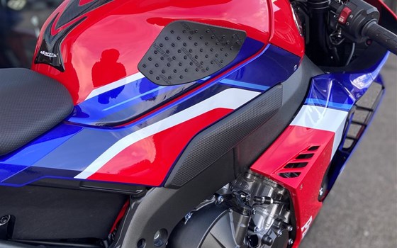 Umgebautes Motorrad Honda CBR1000RR Fireblade von Direct Performance - Bild 9 Umgebautes Motorrad Honda CBR1000RR Fireblade von Direct Performance - Bild 9