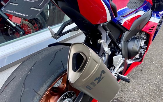 Umgebautes Motorrad Honda CBR1000RR Fireblade von Direct Performance - Bild 10 Umgebautes Motorrad Honda CBR1000RR Fireblade von Direct Performance - Bild 10