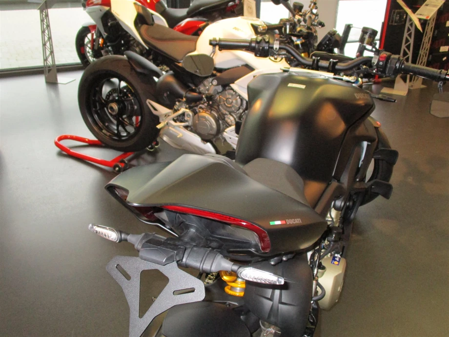 Umbgebautes Motorrad Ducati Streetfighter V4 S Bild 18: Umbgebautes Motorrad Ducati Streetfighter V4 S