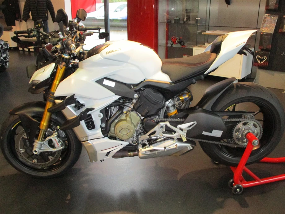 Umbgebautes Motorrad Ducati Streetfighter V4 S Bild 10: Umbgebautes Motorrad Ducati Streetfighter V4 S