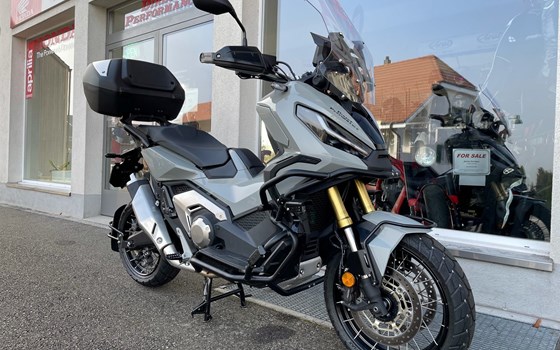 Umgebautes Motorrad Honda X-ADV von Direct Performance - Bild 1 Umgebautes Motorrad Honda X-ADV von Direct Performance - Bild 1