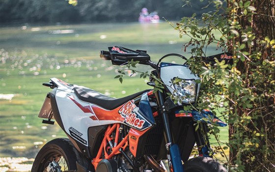Umgebautes Motorrad KTM 690 SMC R von PEPA-BIKES e.K. Inh. Martin Petzold - Bild 2 Umgebautes Motorrad KTM 690 SMC R von PEPA-BIKES e.K. Inh. Martin Petzold - Bild 2