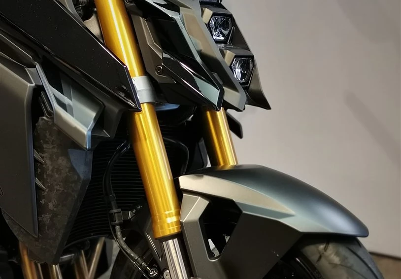 Umbgebautes Motorrad Suzuki GSX-S1000 Street Performance Bild 1: Umbgebautes Motorrad Suzuki GSX-S1000 Street Performance