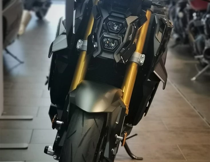 Umbgebautes Motorrad Suzuki GSX-S1000 Street Performance Bild 4: Umbgebautes Motorrad Suzuki GSX-S1000 Street Performance
