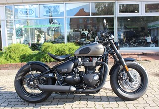 Triumph Bonneville Bobber Black
