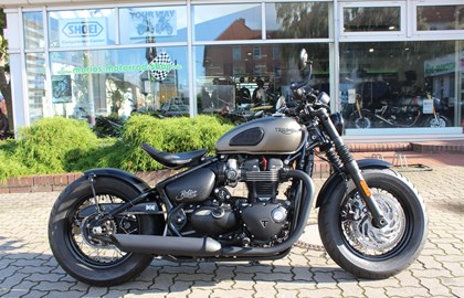 Triumph Bonneville Bobber Black Custom Bike Triumph Bonneville Bobber Black Custom Bike