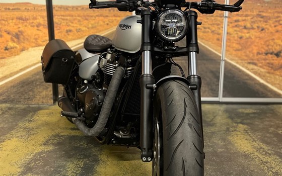 Umgebautes Motorrad Triumph Bonneville Bobber Black von Pat-Bikes AG - Bild 5 Umgebautes Motorrad Triumph Bonneville Bobber Black von Pat-Bikes AG - Bild 5