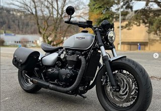 Triumph Bonneville Bobber Black