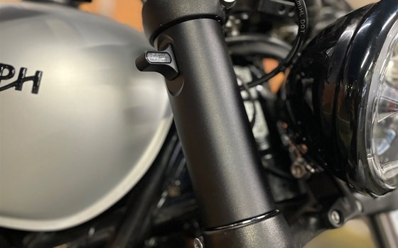 Umgebautes Motorrad Triumph Bonneville Bobber Black von Pat-Bikes AG - Bild 8 Umgebautes Motorrad Triumph Bonneville Bobber Black von Pat-Bikes AG - Bild 8