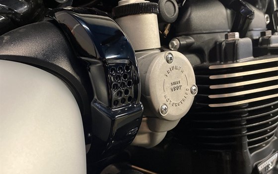 Umgebautes Motorrad Triumph Bonneville Bobber Black von Pat-Bikes AG - Bild 9 Umgebautes Motorrad Triumph Bonneville Bobber Black von Pat-Bikes AG - Bild 9
