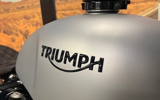 Umgebautes Motorrad Triumph Bonneville Bobber Black von Pat-Bikes AG - Bild 10 Umgebautes Motorrad Triumph Bonneville Bobber Black von Pat-Bikes AG - Bild 10