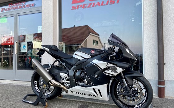 Umgebautes Motorrad Honda CBR1000RR-R Fireblade von Direct Performance - Bild 3 Umgebautes Motorrad Honda CBR1000RR-R Fireblade von Direct Performance - Bild 3