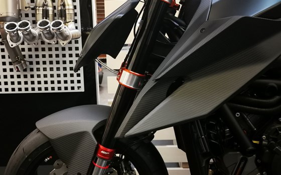 Umgebautes Motorrad KTM 1290 Super Duke R von Zweiradsport Meine - Bild 17