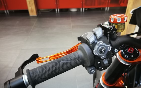Umgebautes Motorrad KTM 1290 Super Duke R von Zweiradsport Meine - Bild 20