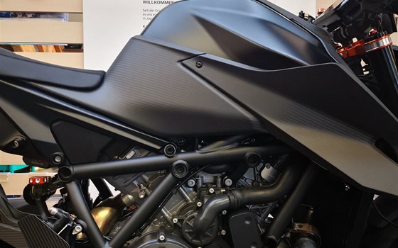Umgebautes Motorrad KTM 1290 Super Duke R von Zweiradsport Meine - Bild 3