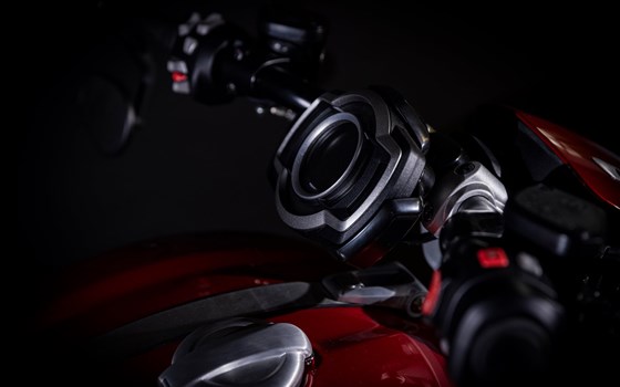 Umgebautes Motorrad Triumph Rocket 3 R von Triumph Emsland - Hertrampf Racing - Bild 12 Umgebautes Motorrad Triumph Rocket 3 R von Triumph Emsland - Hertrampf Racing - Bild 12