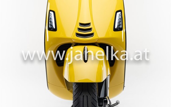 Umgebautes Motorrad Vespa GTS 300 hpe Super von Jahelka Zweirad GmbH - Bild 3 Umgebautes Motorrad Vespa GTS 300 hpe Super von Jahelka Zweirad GmbH - Bild 3