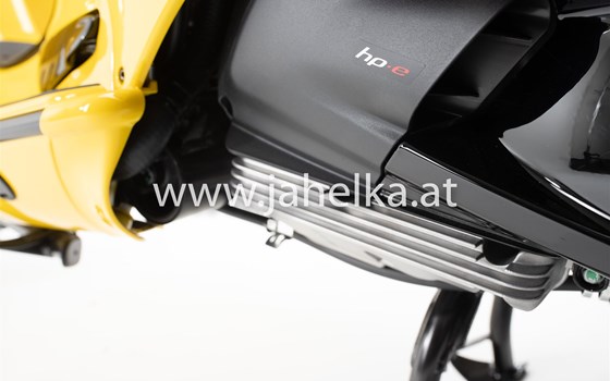 Umgebautes Motorrad Vespa GTS 300 hpe Super von Jahelka Zweirad GmbH - Bild 10 Umgebautes Motorrad Vespa GTS 300 hpe Super von Jahelka Zweirad GmbH - Bild 10