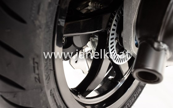 Umgebautes Motorrad Vespa GTS 300 hpe Super von Jahelka Zweirad GmbH - Bild 12 Umgebautes Motorrad Vespa GTS 300 hpe Super von Jahelka Zweirad GmbH - Bild 12