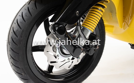 Umgebautes Motorrad Vespa GTS 300 hpe Super von Jahelka Zweirad GmbH - Bild 17 Umgebautes Motorrad Vespa GTS 300 hpe Super von Jahelka Zweirad GmbH - Bild 17