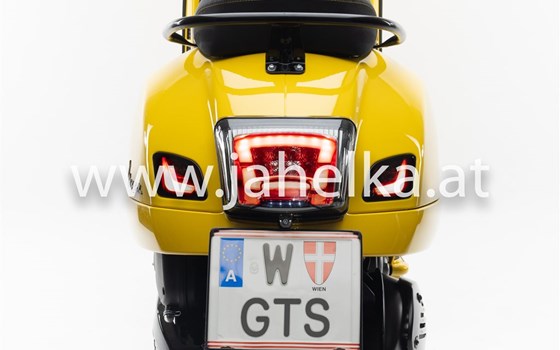 Umgebautes Motorrad Vespa GTS 300 hpe Super von Jahelka Zweirad GmbH - Bild 4 Umgebautes Motorrad Vespa GTS 300 hpe Super von Jahelka Zweirad GmbH - Bild 4