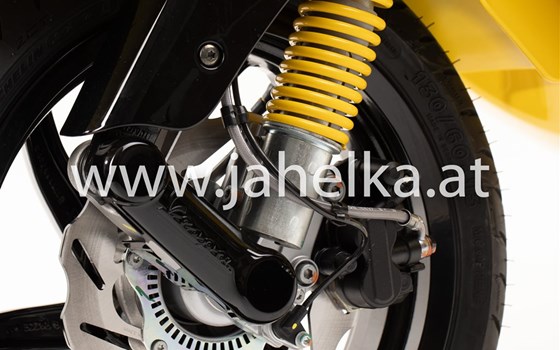Umgebautes Motorrad Vespa GTS 300 hpe Super von Jahelka Zweirad GmbH - Bild 20 Umgebautes Motorrad Vespa GTS 300 hpe Super von Jahelka Zweirad GmbH - Bild 20