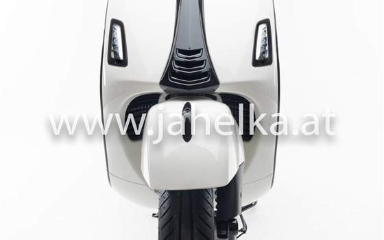 Umgebautes Motorrad Vespa GTS 300 i.e. Super von Jahelka Zweirad GmbH - Bild 3 Umgebautes Motorrad Vespa GTS 300 i.e. Super von Jahelka Zweirad GmbH - Bild 3