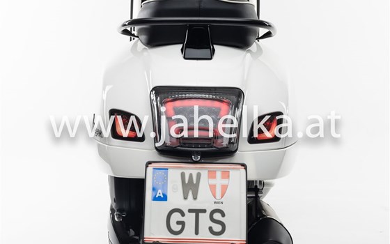 Umgebautes Motorrad Vespa GTS 300 i.e. Super von Jahelka Zweirad GmbH - Bild 4 Umgebautes Motorrad Vespa GTS 300 i.e. Super von Jahelka Zweirad GmbH - Bild 4