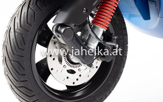 Umgebautes Motorrad Vespa GTS 300 hpe Super Sport von Jahelka Zweirad GmbH - Bild 5 Umgebautes Motorrad Vespa GTS 300 hpe Super Sport von Jahelka Zweirad GmbH - Bild 5