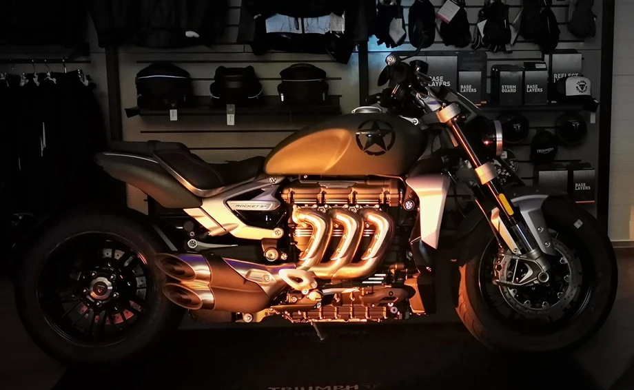 Umbgebautes Motorrad Triumph Rocket 3 R Bild 8: Umbgebautes Motorrad Triumph Rocket 3 R