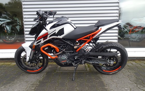 Umgebautes Motorrad KTM 125 Duke von Zweirad  Sauerland - Bild 1 Umgebautes Motorrad KTM 125 Duke von Zweirad  Sauerland - Bild 1
