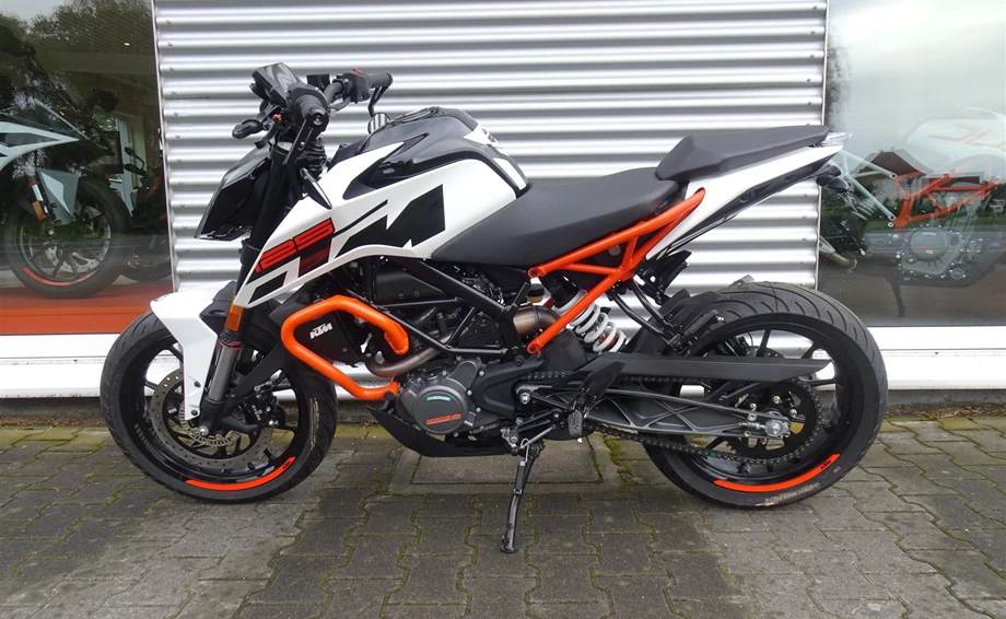 Umbgebautes Motorrad KTM 125 Duke Bild 1: Umbgebautes Motorrad KTM 125 Duke