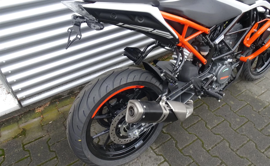 Umbgebautes Motorrad KTM 125 Duke Bild 4: Umbgebautes Motorrad KTM 125 Duke