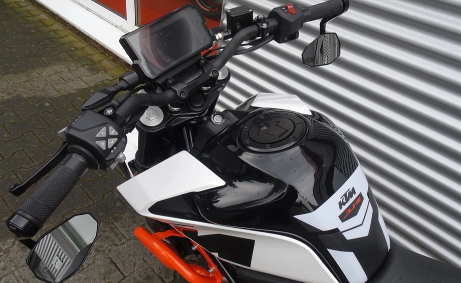 Umbgebautes Motorrad KTM 125 Duke Bild 5: Umbgebautes Motorrad KTM 125 Duke