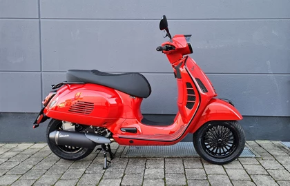 Vespa GTS 300 hpe Super Custom Bike Vespa GTS 300 hpe Super Custom Bike