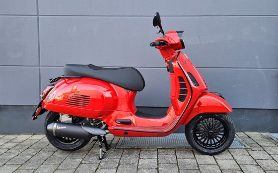 Umgebautes Motorrad Vespa GTS 300 hpe Super von MK Cycle Shop GmbH & Co. KG - Bild 1 Umgebautes Motorrad Vespa GTS 300 hpe Super von MK Cycle Shop GmbH & Co. KG - Bild 1