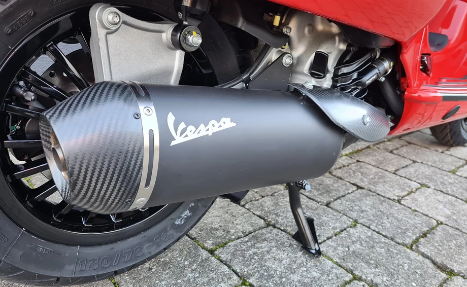 Umbgebautes Motorrad Vespa GTS 300 hpe Super Bild 12: Umbgebautes Motorrad Vespa GTS 300 hpe Super