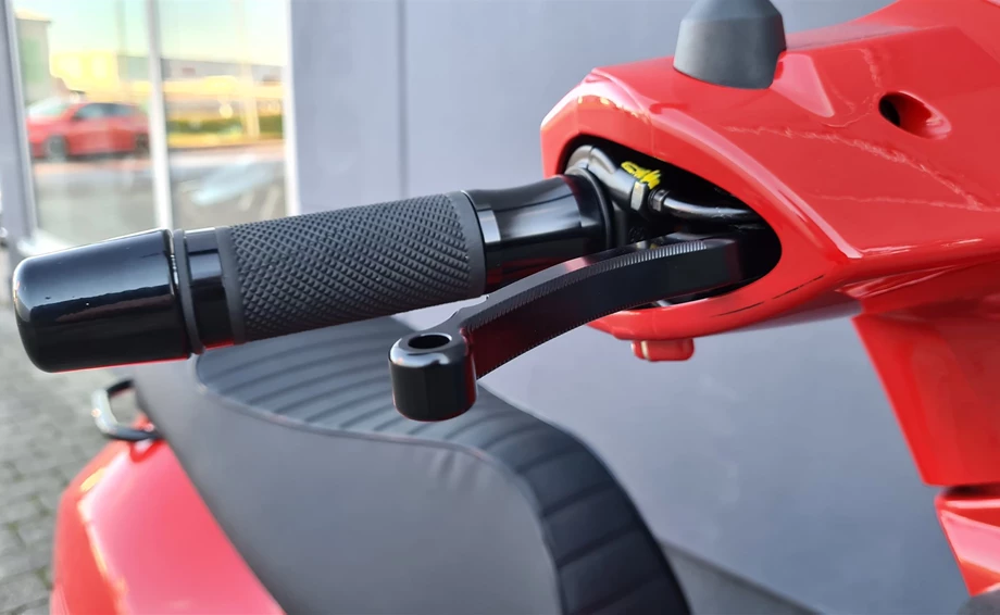 Umbgebautes Motorrad Vespa GTS 300 hpe Super Bild 7: Umbgebautes Motorrad Vespa GTS 300 hpe Super