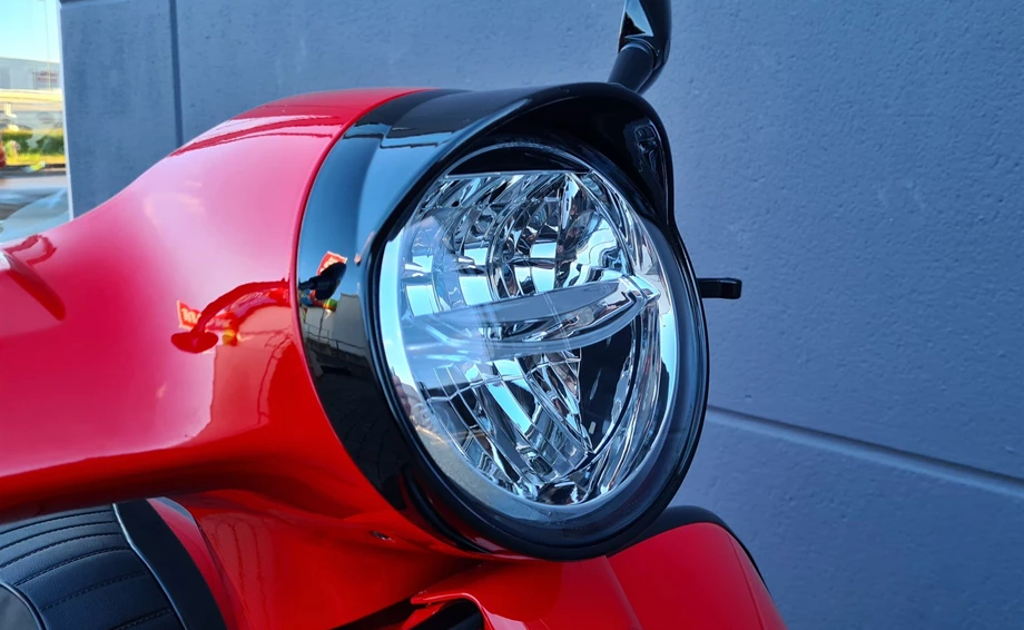 Umbgebautes Motorrad Vespa GTS 300 hpe Super Bild 6: Umbgebautes Motorrad Vespa GTS 300 hpe Super