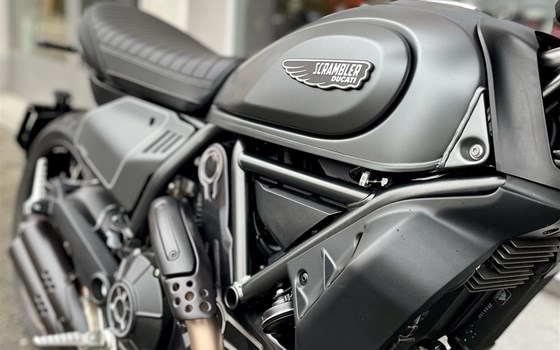 Umgebautes Motorrad Ducati Scrambler Nightshift von Direct Performance - Bild 3 Umgebautes Motorrad Ducati Scrambler Nightshift von Direct Performance - Bild 3