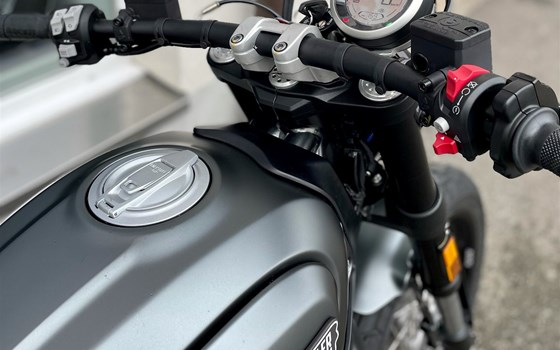 Umgebautes Motorrad Ducati Scrambler Nightshift von Direct Performance - Bild 4 Umgebautes Motorrad Ducati Scrambler Nightshift von Direct Performance - Bild 4