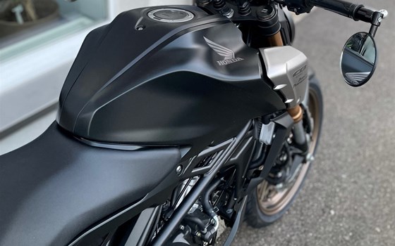 Umgebautes Motorrad Honda CB 125 von Direct Performance - Bild 2 Umgebautes Motorrad Honda CB 125 von Direct Performance - Bild 2