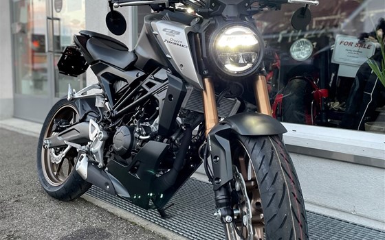 Umgebautes Motorrad Honda CB 125 von Direct Performance - Bild 4 Umgebautes Motorrad Honda CB 125 von Direct Performance - Bild 4