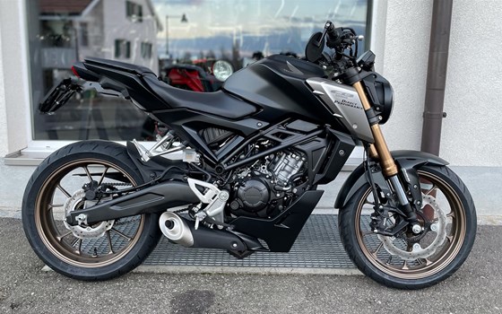 Umgebautes Motorrad Honda CB 125 von Direct Performance - Bild 3 Umgebautes Motorrad Honda CB 125 von Direct Performance - Bild 3