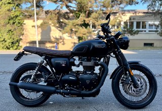 Triumph Bonneville T120 Black